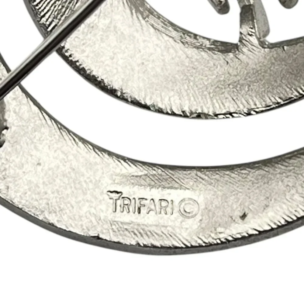 Vintage Crown Trifari Brushed Silver Tone Rounded Crashing Wave Swirl Brooch Pin